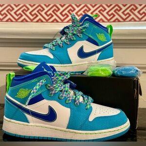 🔥Nike Air Jordan 1 Mid SE Dark Powder Blue/Racer Blue size 3.5Y